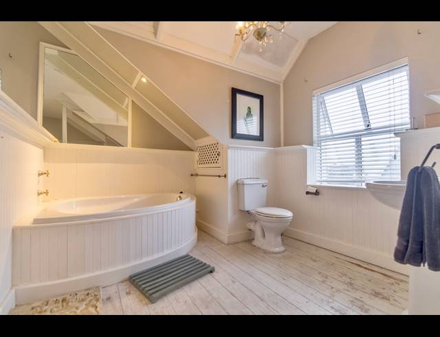 5 BEDROOM HOUSE FOR SALE IN GROTTO BAY